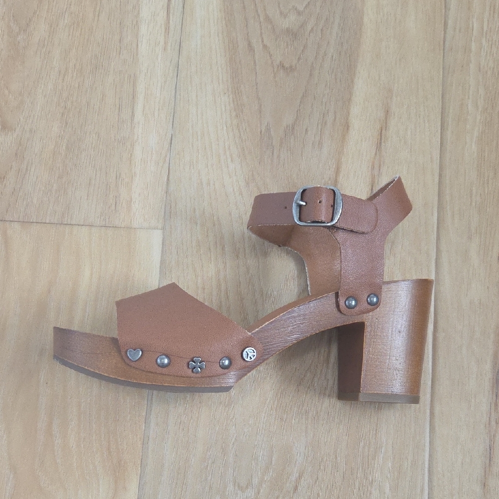 Womens Wooden Lucky Brand Sandals Size 5.5
